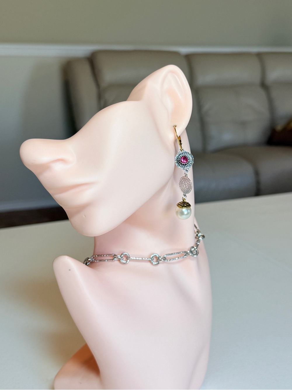Elegant Multi-Tone Pearl Drop Earrings with Ruby Accent - Picture 3 of 17